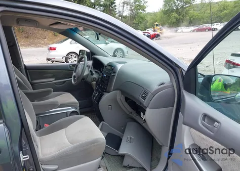 2010 Toyota Sienna Le from USA, damaged, VIN 5TDKK4CC9AS320898